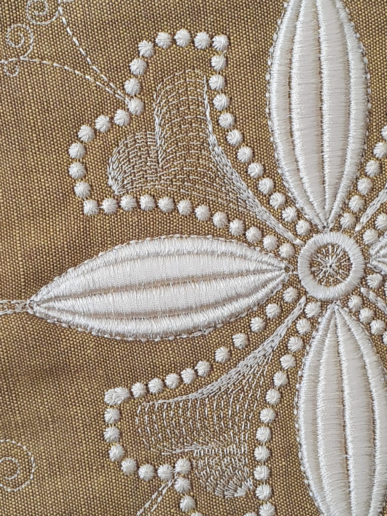 Fluted Lily Puff Foam Machine Embroidery Quilters Companion